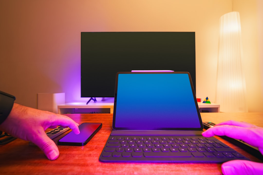 Multiple screens and devices for IPTV simultaneous connections